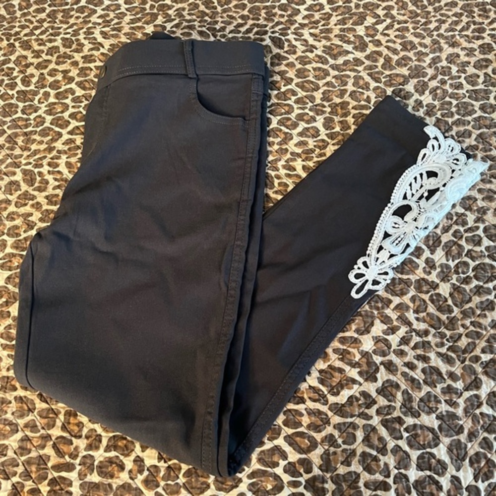 NWOT Gray Jeggings with Crochet Cutout Details XL